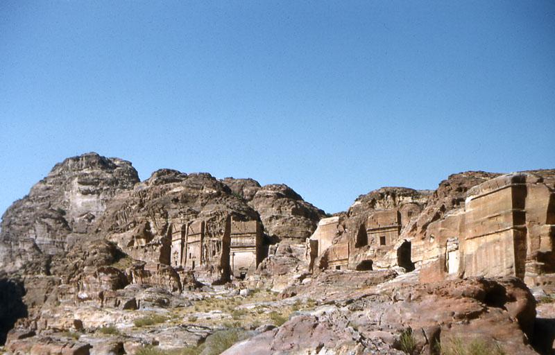 Petra05g In to the valley of Petra.